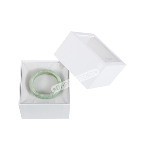 Boîte-cadeau de luxe personnalisée avec couvercle et base pour bracelet avec fenêtre transparente en PVC et insert en mousse de velours pour emballage de bijoux - Product Image 2