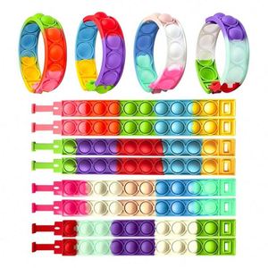 Lot de jouets sensoriels phosphorescents en silicone, métal et plastique : anneaux et sliders pour enfants et adolescents, pour le soulagement nocturne de l'anxiété, ensemble éducatif - Product Image 1