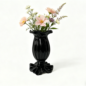 Vaso in Vetro Rosa Satinato con Base Ondulata Fatto a Mano, Porta Fiori per Tavoli da Matrimonio e Decorazioni per la Casa - Product Image 5