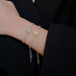 Bracelet de luxe pour femmes, ajustable, avec pendentifs, bracelet élégant en cristal et strass, bracelet tennis brillant - Product Image 1
