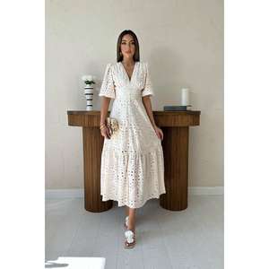 Robe beige trapèze brodée à œillets, col rond, taille naturelle, tissée, respirante, décontractée pour le quotidien - Product Image 5