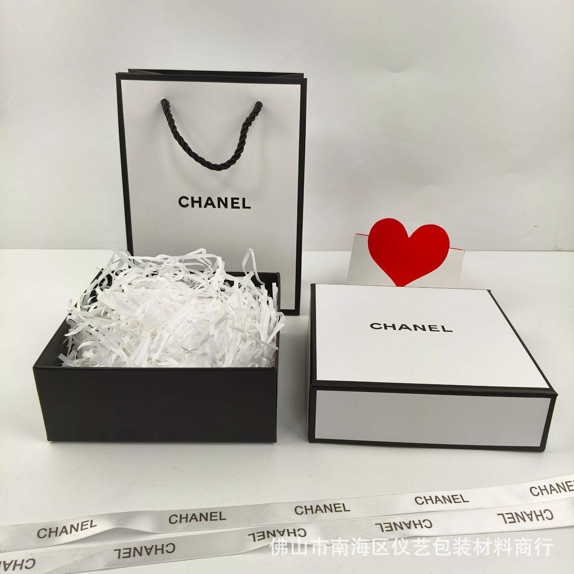 Xiaoxiang 14.5*14.5*6 perfume box