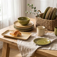 Service de table vintage en grès avec texture lin et glaçure réactive, comprenant assiette, bol et tasse, pour la restauration et les restaurants