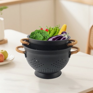 Passoire en plastique double couche avec poignées en bambou, noire, pour légumes et fruits - Product Image 1