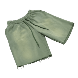 Shorts vintage vert pour homme avec logo personnalisé - Shorts en molleton French Terry délavé à l'acide avec ourlet brut pour le streetwear masculin - Product Image 3