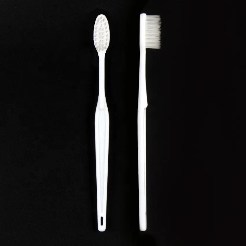 कस्टम लोगो के साथ प्लास्टिक संभाल डिस्पोजेबल टूथब्रश नरम बाल खड़े