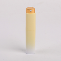 Atomiseur de parfum triangulaire de 10 ml avec logo personnalisé, couleur macaron, flacon en verre rechargeable, mini vaporisateur portable, vente en gros