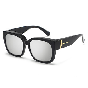 Nuevas Gafas de Sol Unisex de Estilo Europeo Americano con Montura Completa y Lentes Polarizadas para Conducir, Protección UV y Reducción de Reflejos - Product Image 4