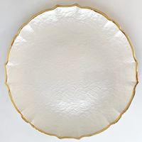 Assiette moderne simple argentée pour aliments occidentaux, assiettes de présentation irrégulières en verre à steak bordé d'or en dentelle pour décoration de fête d'hôtel
