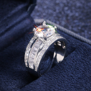 Anello da Donna con Zirconia Cubica, Accessorio di Gioielleria alla Moda - Product Image 1