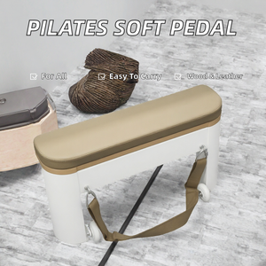Pédale de Pilates souple en bois et cuir, accessoire pour studio et entraînement à domicile - Product Image 2
