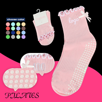 Chaussettes de Pilates personnalisées à faible MOQ d'usine, échantillon gratuit, chaussettes de yoga antidérapantes, poignées antidérapantes, coton peigné confortable, chaussettes anti-déchirure