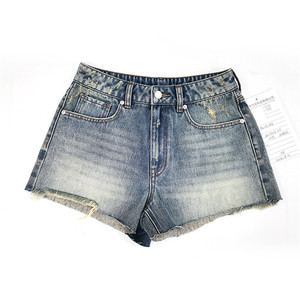 Short en jean taille moyenne personnalisable en gros Services OEM pour femmes Short en jean délavé au design simple et confortable Tenues quotidiennes - Product Image 1