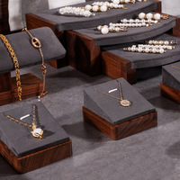 Ensemble de présentoirs de bijoux en bois de noyer personnalisables, directement de l'usine, pour bagues, boucles d'oreilles, colliers, bracelets et pendentifs