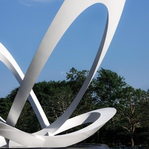 Scultura Moderna Vincentaa per Decorazione Esterna, Opera d'Arte Personalizzata Oversize in Bianco - Product Image 6