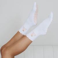 Chaussettes de Pilates personnalisées pour femmes avec grip antidérapant, broderie mignonne, chaussettes de danse et de yoga, vente en gros, faible MOQ, chaussettes en coton pour hommes