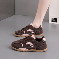 Chaussures décontractées pour femmes 2025 Automne Nouveauté Allemande Entraînement Léger Amincissant Polyvalent Étudiant Chaussures Blanches Tige en PU Lacets KC-NB75