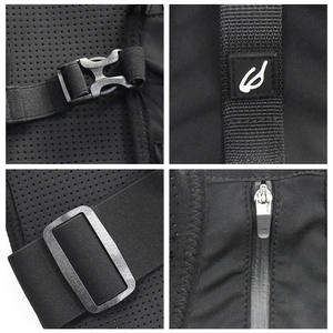 Gilet d'hydratation de course à pied en polyester pour sports de plein air avec sac à dos réfléchissant à double poche pour marathon, trail et jogging - Product Image 4