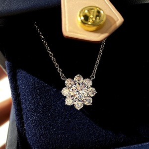 Flower Shape <b>Stud</b> <b>Earrings</b> With Zircon Claw Setting For Everyday Wear - Product Image 2