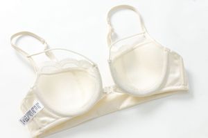 ชุดชั้นในลูกไม้บางเฉียบแบบเซ็กซี่  ไซส์ใหญ่  แบบติดตะขอหน้า  ยกทรงดันทรง  พร้อมกางเกงใน สำหรับผู้หญิง - Product Image 6