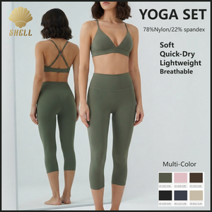 Conjunto Deportivo de 2 Piezas para <span class=keywords><strong>Mujer</strong></span> con Logotipo Personalizado, Sujetador Deportivo Triangular Suave como la Mantequilla y Pantalones Capri de Cintura Alta que Absorben la Humedad, de Fábrica - Product Image 1