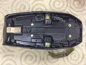 Asiento de Motocicleta de Cuero PU Suave para AX100, Piezas Originales de Fábrica OEM, Asiento para Motocicleta Suzuki de 100cc - Product Image 5