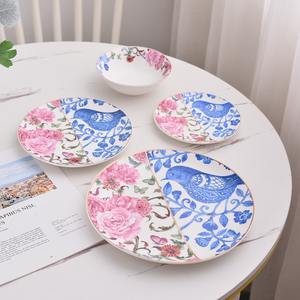 Service de vaisselle en porcelaine fine de luxe moderne, motif doux et durable, assiettes en céramique à bord doré pour la maison, les mariages et les fêtes - Product Image 6