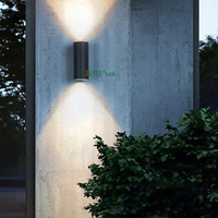 Pour applique murale LED RVB à énergie solaire contrôlée par application extérieure IP65 3000K-6000K pour les hôtels de rue de jardin fixés au mur