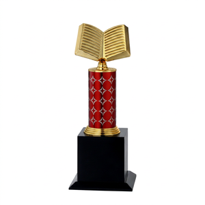 • Grand trophée métallique attrayant. Magnifique trophée en métal pour les vainqueurs de championnats, les événements d'entreprise et l'excellence académique. - Product Image 1