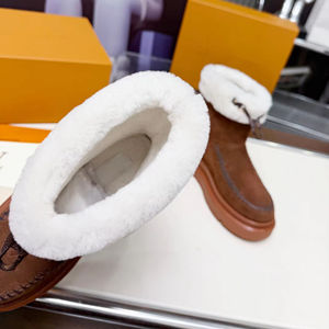 Botas de Senderismo Clásicas al por Mayor con Logotipo Personalizado, Botas Casuales con Plataforma Peluda, Botas de Invierno de Moda con Peluche, Unisex, Impermeables y Antideslizantes - Product Image 3