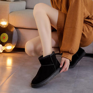 Mode hivernale <span class=keywords><strong>Bottes</strong></span> de neige simples et solides en <span class=keywords><strong>cuir</strong></span> véritable polaire à l'intérieur de la fourrure pour femmes <span class=keywords><strong>Bottes</strong></span> de cheville courtes et chaudes pour parents et enfants - Product Image 4