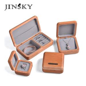Plateau de présentation de bijoux en bois, boîte de rangement pour bagues avec doublure en microfibre, organisateur de bijoux pour la maison - Product Image 2