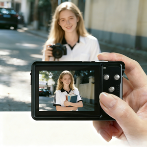 Fotocamera Digitale 4K da 2.7 Pollici con Flash, Scheda SD e Zoom Digitale 20X per Bambini e Adulti - Product Image 1