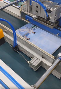 Machine pneumatique automatique de pressage de couverture de livre dur de colonne vertébrale de livre Machine de rainurage de cas de livre avec empileur - Product Image 4