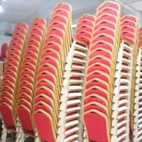 Chaise de banquet empilable en métal pour mariage, prix abordable, haute qualité, rouge, pour hôtels et événements