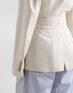 <span class=keywords><strong>Blazer</strong></span> da <span class=keywords><strong>donna</strong></span> color crema a tinta unita <span class=keywords><strong>con</strong></span> collo a revers, chiusura monopetto, <span class=keywords><strong>cintura</strong></span> e maniche lunghe - Product Image 5