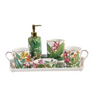 Ensemble de bouteilles à lotion, mugs, porte-savon et plateau en céramique de style rétro européen pour la décoration de la salle de bain - Product Image 1