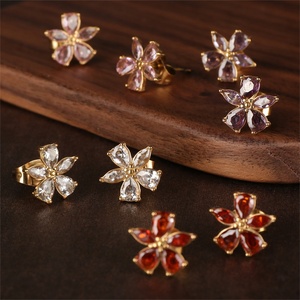 Pendientes de Botón JUSTOP de Flores para Mujer Chapados en Oro de 18K con Circonita de Talla Marquesa y Montura de Garra Delicada, Joyería Moderna de Acero Inoxidable - Product Image 1