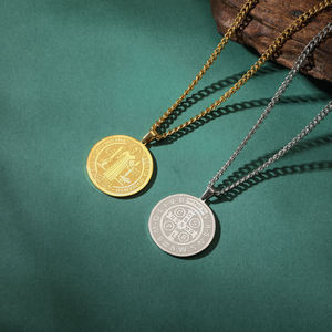 Collier en acier inoxydable avec <span class=keywords><strong>médaille</strong></span> de Saint Benoît, gravure double face, croix d'exorcisme, prière, amulette catholique pour femmes et hommes, bijoux - Product Image 2