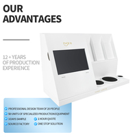Support d'affichage moderne personnalisé en acrylique pour flacons de soins de la peau blancs avec éclairage LED, écran de 7 pouces, montage facile - Utilisation médicale et beauté