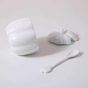 WEIYE OEM/ODM - Salero y Pimentero <span class=keywords><strong>de</strong></span> Porcelana <span class=keywords><strong>de</strong></span> 4 Pulgadas con Forma <span class=keywords><strong>de</strong></span> Calabaza, Recipiente <span class=keywords><strong>de</strong></span> Cerámica Blanca para Condimentos con Cuchara - Product Image 5
