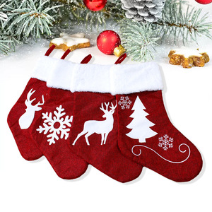 Chaussettes de Noël renne flocon de neige rouge chaussettes de Noël floue mignon atmosphère de vacances ornement suspendu ornement suspendu de Noël - Product Image 4