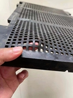 Kunden spezifische 330*600mm Stahl-Polyurethan-Sieb platte in Rot Orange Schwarz für OEM-Vibrations sieb entwässerung für Erz anwendungen