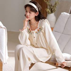 Set di <span class=keywords><strong>pigiami</strong></span> Casual da <span class=keywords><strong>donna</strong></span> in cotone Cloud primavera autunno camicie da notte con bordo a volant con stampa floreale - Product Image 2