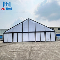 Tente de réception incurvée 15x40m en PVC transparent pour événements en Ouganda – Idéale pour services de traiteur et événements extérieurs