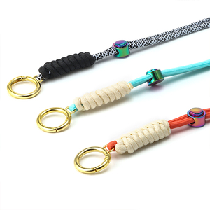 Cordon de téléphone universel réglable avec bouton-poussoir, anneau de sécurité anti-perte, sangle tour de cou croisée pour usage extérieur et voyage, modèle D130 - Product Image 3