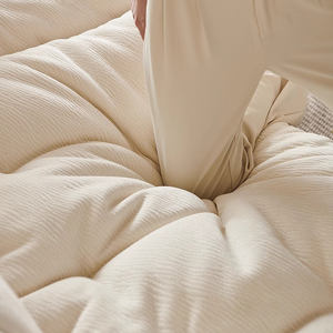 أريكة جلدية فاخرة مستوحاة من زهرة الكاميليا لعام 2025، باللونين الأسود والأبيض، لغرفة المعيشة، بتصميم فرنسي عصري من قماش الشنيل الفاخر - Product Image 5