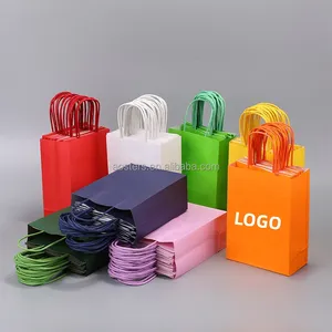 Bolsas de transporte impresas personalizadas Ropa de boutique de lujo Bolsas de embalaje de papel de compras al por menor para ropa con su propio logotipo