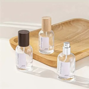 Flacone Spray in Vetro da Laboratorio di Alta Qualità, Portatile, da 30ml e 50ml, Vuoto, con Tappo in Legno, per Profumi (con sistema di ricarica) - Product Image 3