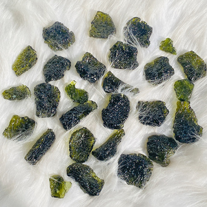 Vente en gros de Moldavite de haute qualité, cristal minéral de guérison, spécimen brut, pierre brute pour la décoration - Product Image 4